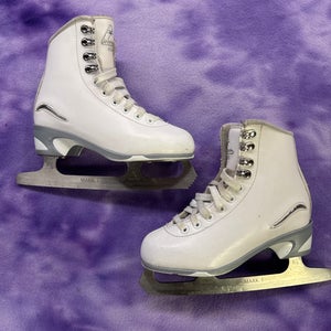 Jackson Ultima 450 Figure Skates Junior 2 (Used)