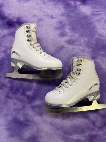 Jackson Ultima 450 Figure Skates Junior 2 (Used)