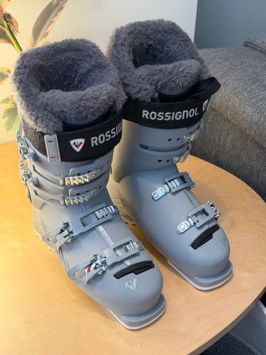 Mondo 25.5 Women's Rossignol Pure 80 Ski Boots (Used)