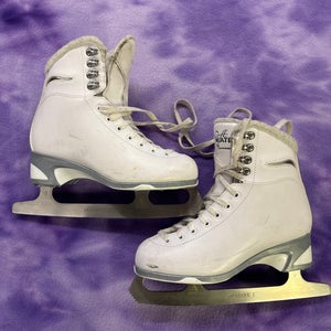 White Jackson Ultima Figure Skates Adult 4 (Used)