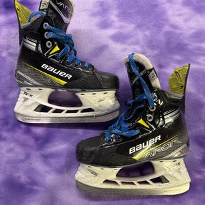 Junior Bauer Vapor X4 Hockey Skates Regular Width Size 1.5 (Used)