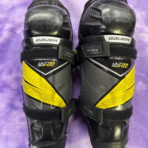 Junior Bauer Supreme Ultrasonic Shin Pads 10" (Used)