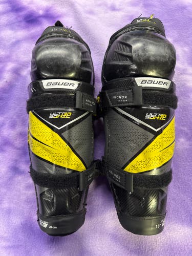 Junior Bauer Supreme Ultrasonic Shin Pads 10" (Used)