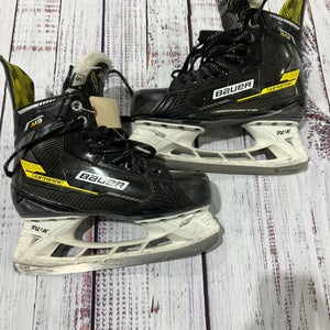 Intermediate Bauer Supreme M3 Hockey Skates Regular Width Size 5 (Used)