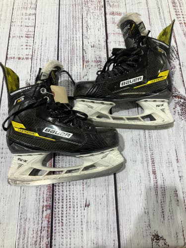 Intermediate Bauer Supreme M3 Hockey Skates Regular Width Size 5 (Used)