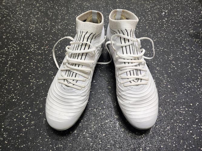 Used Under Armour MAGNETICO Soccer Cleats White Senior 8.5 11849-S000036171