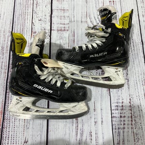 Bauer Supreme M4 Hockey Skates Size 4.5 Fit 2 (Used)
