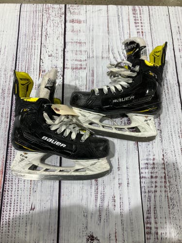 Bauer Supreme M4 Hockey Skates Size 4.5 Fit 2 (Used)