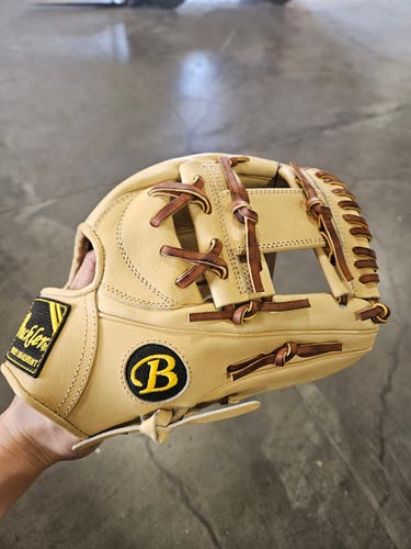 Buckler Fame Pro Infielder Glove Camel(Tan)