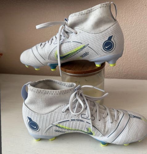 Nike Soccer Cleats JR Superfly 8 Academy FG-MG - Grey-Blue Kids size 1Y
 (Used)