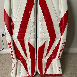 35" 2024 True Catalyst 7X3 Goalie Leg Pads (Used)