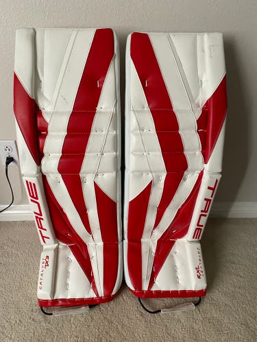 35" 2024 True Catalyst 7X3 Goalie Leg Pads (Used)