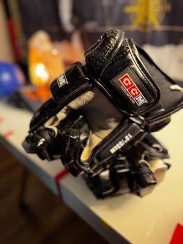 CCM 852 Tacks Gloves 13" (Used)