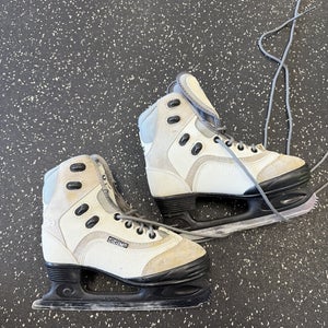 Used CCM 50 SALE AND PELLITIER Junior Hockey Skate Junior 05 11849-S000036076