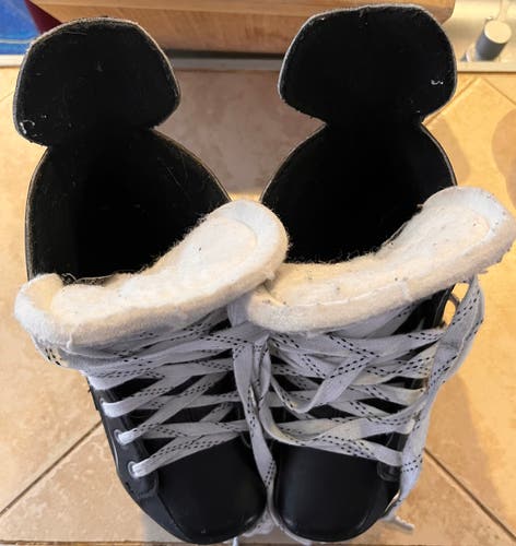 2011 Bauer Supreme One20 Hockey Skates Regular Width Size 5 (Used)