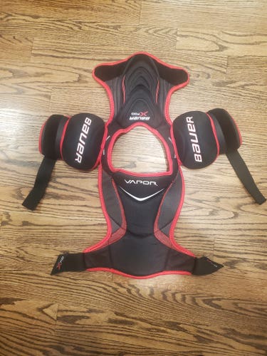Men's Small Junior Bauer Vapor X700 Shoulder Pads (Used)