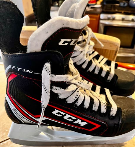 2017 CCM JetSpeed FT340 Hockey Skates Size 4 (Used)