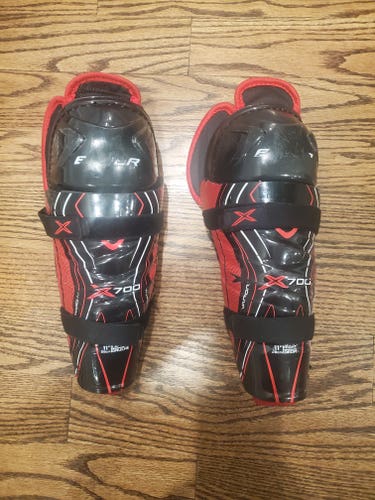 Junior Bauer Vapor X700 11" Shin Pads (Used)