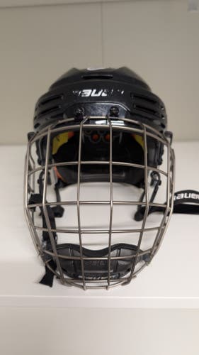 Medium Bauer Re-Akt 75 Helmet (Used)
