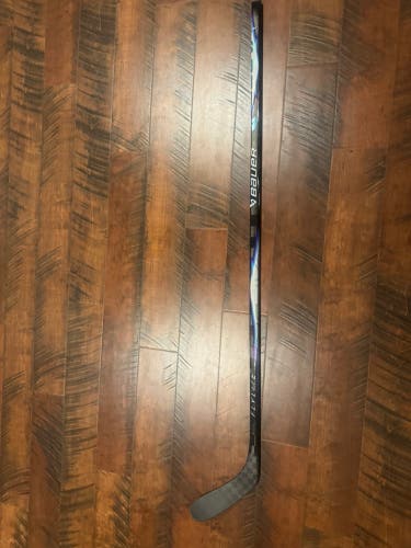 Senior Bauer Vapor Flylite Right Handed Hockey Stick P28 87 Flex (New)