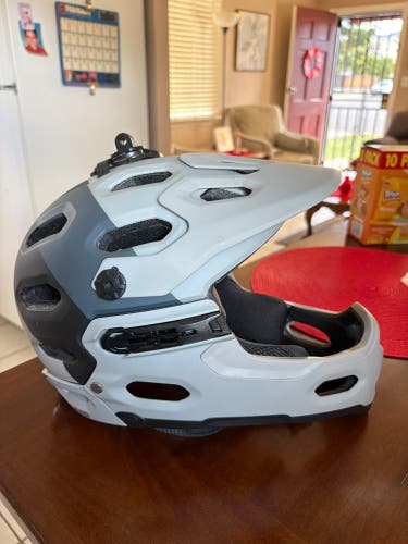 Bell Adult Super 3R MIPS Bike Helmet (Used)