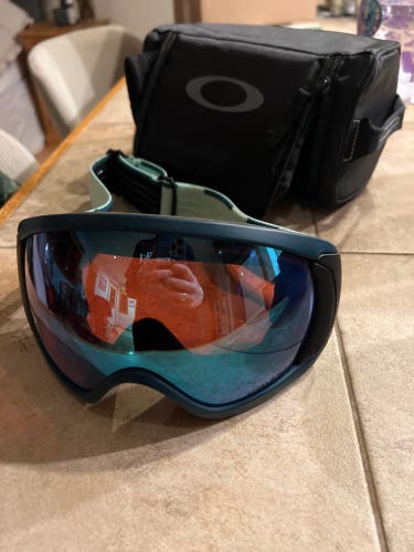 Unisex Oakley Canopy Snowboard Goggles (Used)