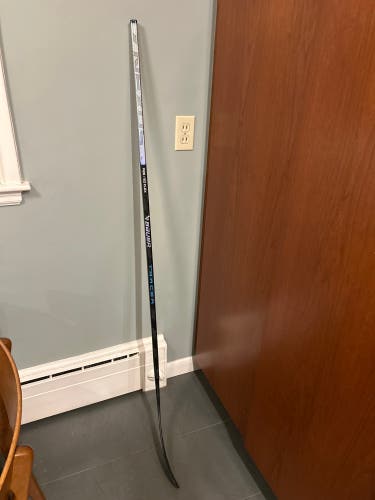 Junior Bauer Nexus Tracer Right Handed Hockey Stick P28 50 Flex (Used)