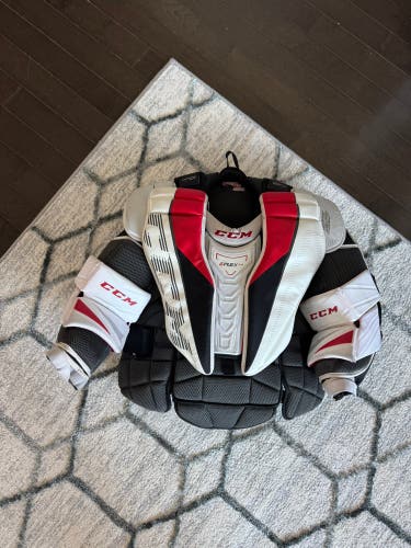 Like new - Medium CCM EFlex 5.9 Goalie Chest Protector (Used)