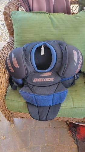 Medium Senior Bauer Sp3000 Shoulder Pads (Used)