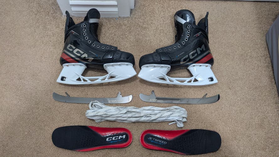 2023 CCM JetSpeed FT6 Pro Hockey Skates Regular Width Pro Stock 8 (Used)