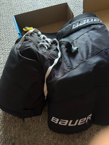 Men's Intermediate Large Bauer Supreme 3S Pro Hockey Pants (Used)