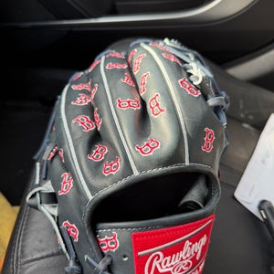 2025 Rawlings Heart of the Hide RH Infield Baseball Glove 11.75" (New)