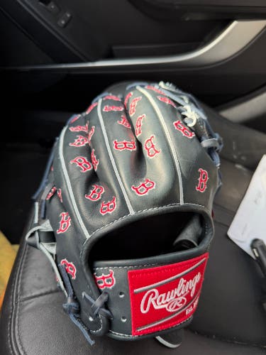 2025 Rawlings Heart of the Hide RH Infield Baseball Glove 11.75" (New)