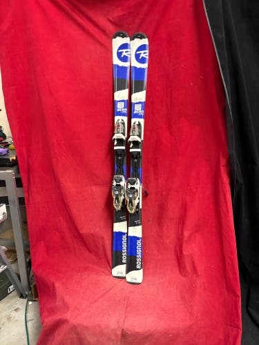 Skis: Rossignol Scan junior downhill skis, 140cm. Bindings: Rossignol, binding Range: 261-327mm.