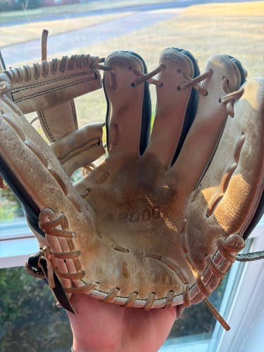 Wilson A2000 RH Infield Baseball Glove 11.5" (Used)