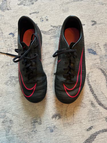 Black Kids 4Y (Big Kids / Youth) Nike Cleats (Used)