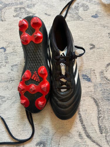 Black Kids 7Y (Big Kids / Youth) Adidas Cleats (Used)