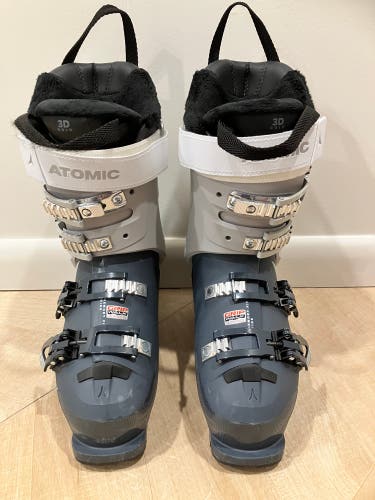 25 & 25.5 Women's Atomic Hawx Magna All Mountain Ski Boots Medium Flex (Like New)