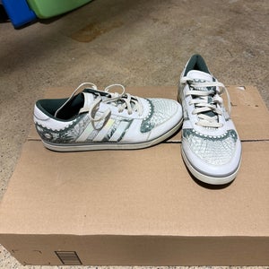 Men's Size M 10.5 (W 11.5) Adidas Golf Shoes (Used)