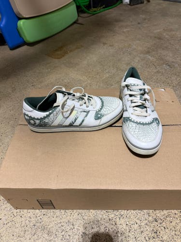 Men's Size M 10.5 (W 11.5) Adidas Golf Shoes (Used)