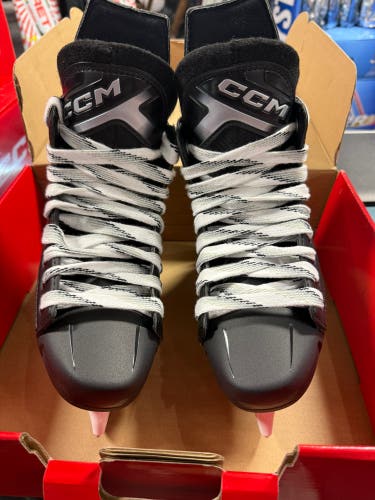 CCM Tacks XF 70 Hockey Skates R Width Size 4.5 (New)