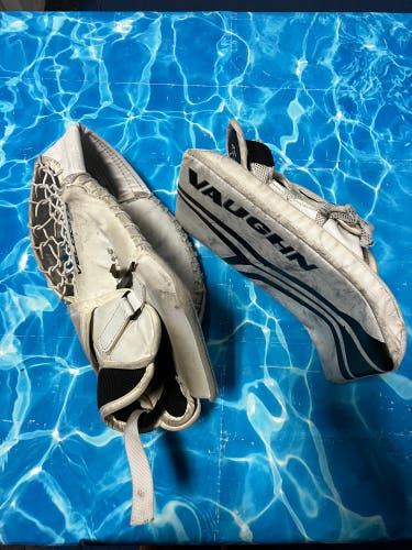 Youth Vaughn Velocity V10 Goalie Gloves & Blockers Regular (Used)