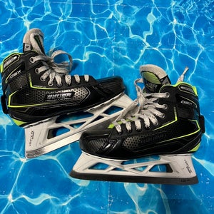 Intermediate Bauer GSX Hockey Goalie Skates Regular Width Size 5 (Used)