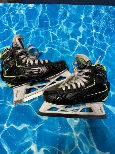 Intermediate Bauer GSX Hockey Goalie Skates Regular Width Size 5 (Used)
