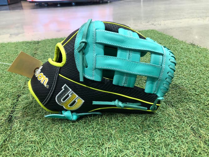 Wilson A1000 RH Outfield Baseball Glove 12" (New)