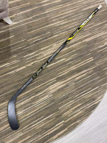 CCM tack 1052 hockey stick RH p19 Curve Senior