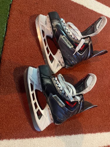 Pro Stock Bauer Vapor APX2 Hockey skates. 7 DA mint condition