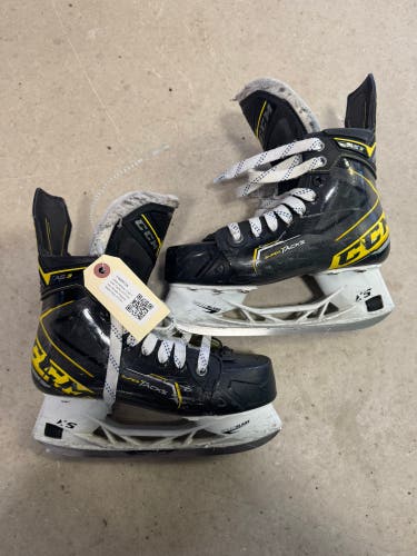 Intermediate CCM Super Tacks AS3 Hockey Skates Regular Width Size 4.5 (Used)