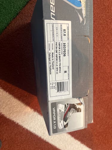 Bauer Vapor Hockey Skates Youth size 7