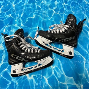 Intermediate CCM Tacks XF Hockey Skates Regular Width Size 5.5 (Used)